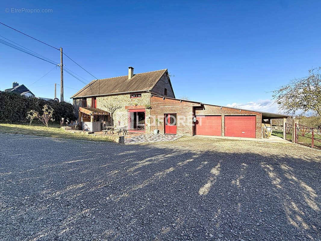Maison à SAINT-QUENTIN-LES-CHARDONNETS