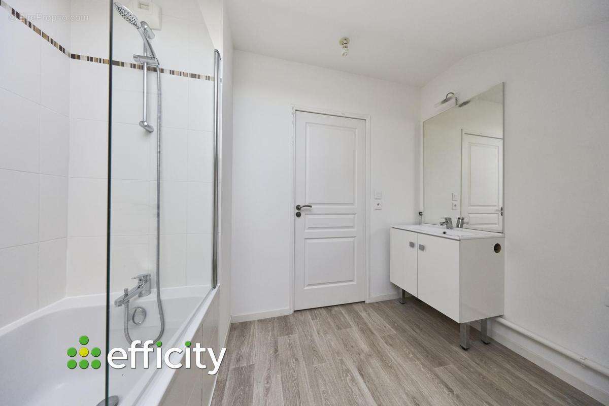 Appartement à LES PONTS-DE-CE