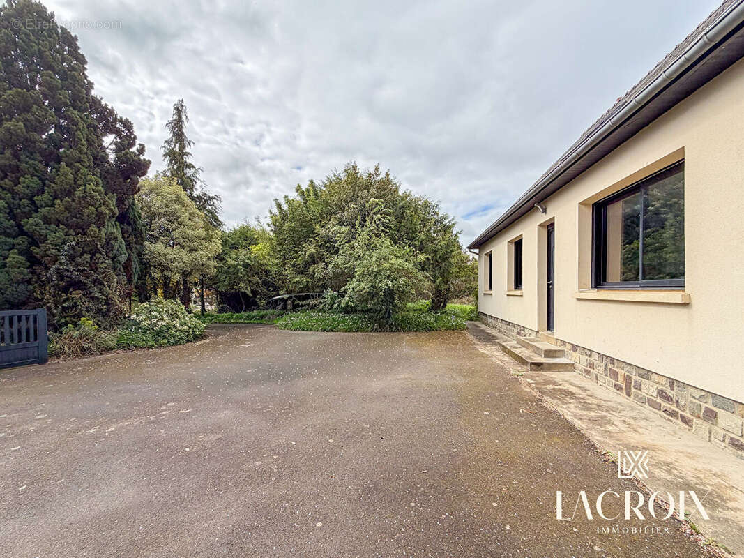 Maison à LA CHAPELLE-DES-FOUGERETZ