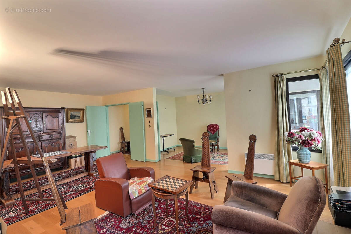 Appartement à PARIS-14E
