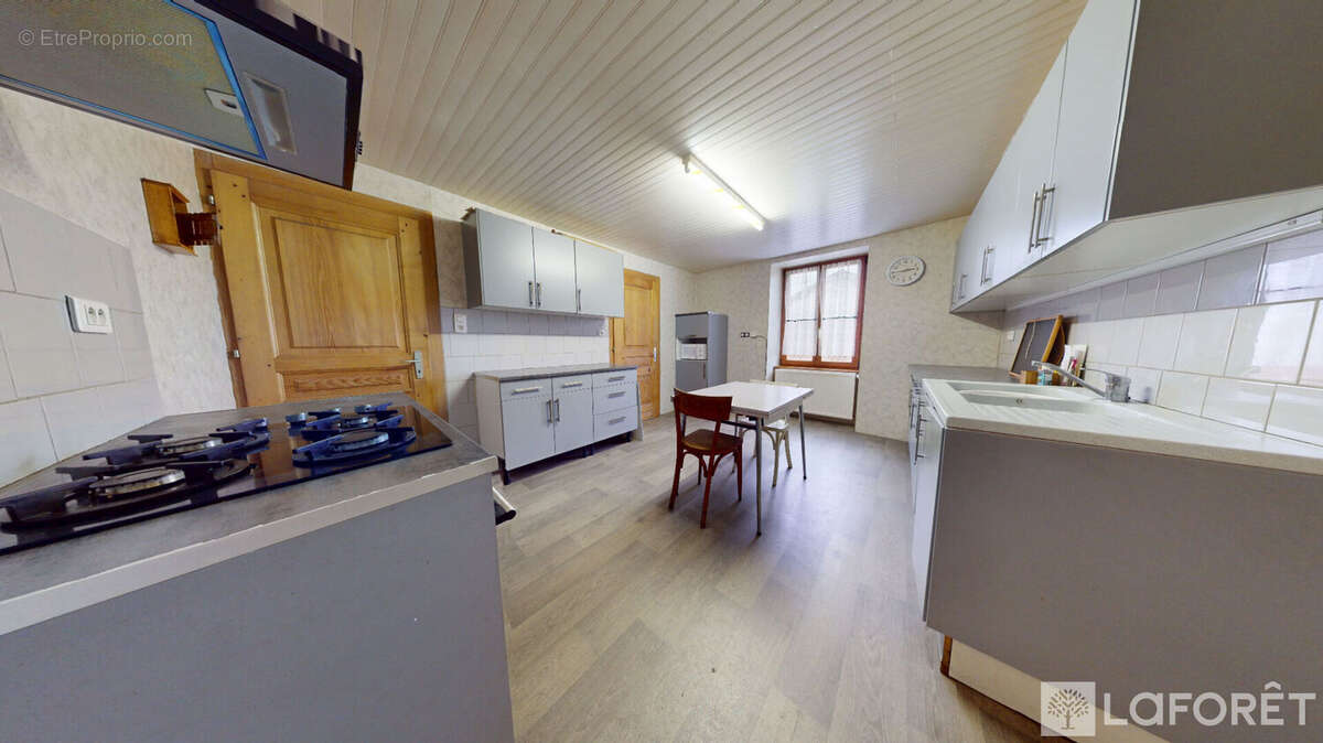 Maison à MONTECHEROUX