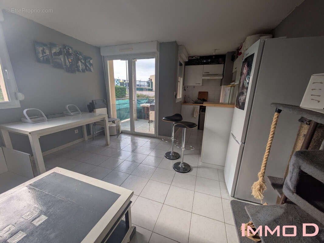 Appartement à CHARMES