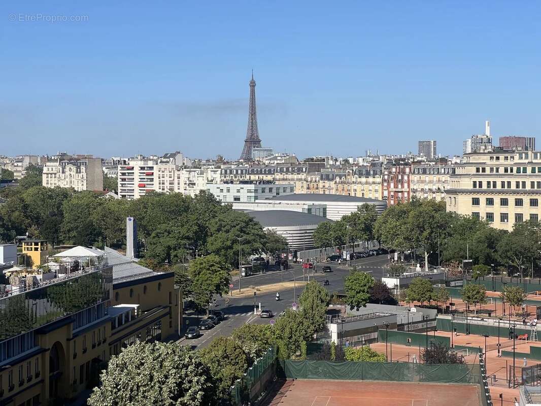 Appartement à PARIS-16E