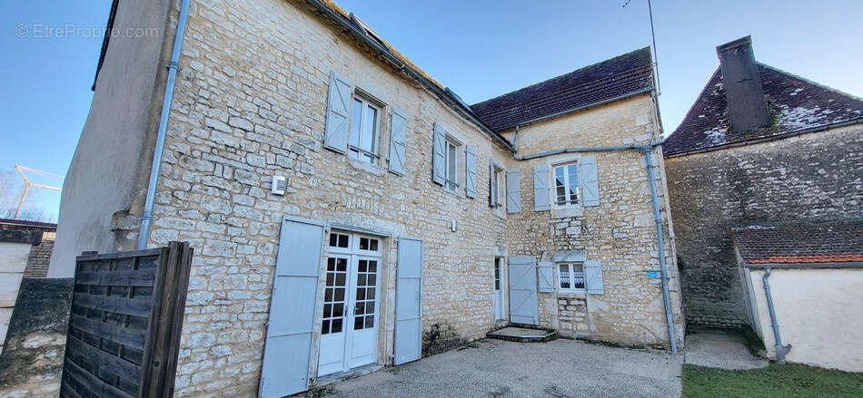 Maison à MONTFAUCON