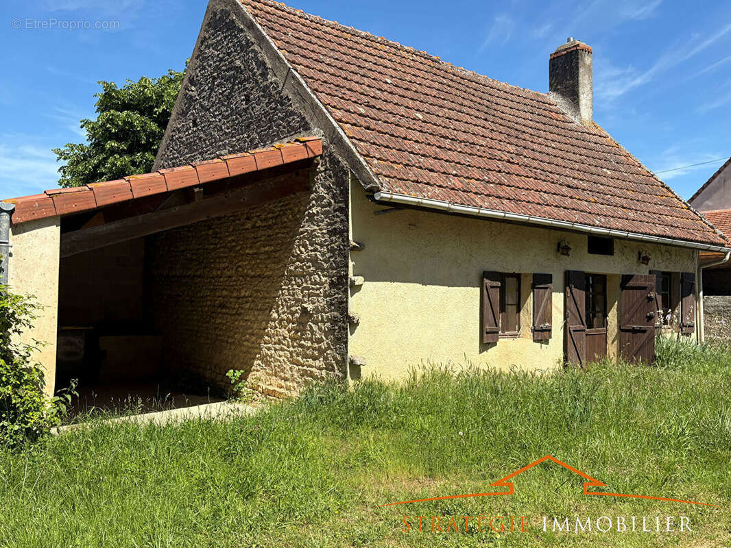 Village entre BUXY & SAINT GENGOUX LE NATIONAL, proche de la Voie Verte,  situé dans un petit hameau paisible, - photo 2