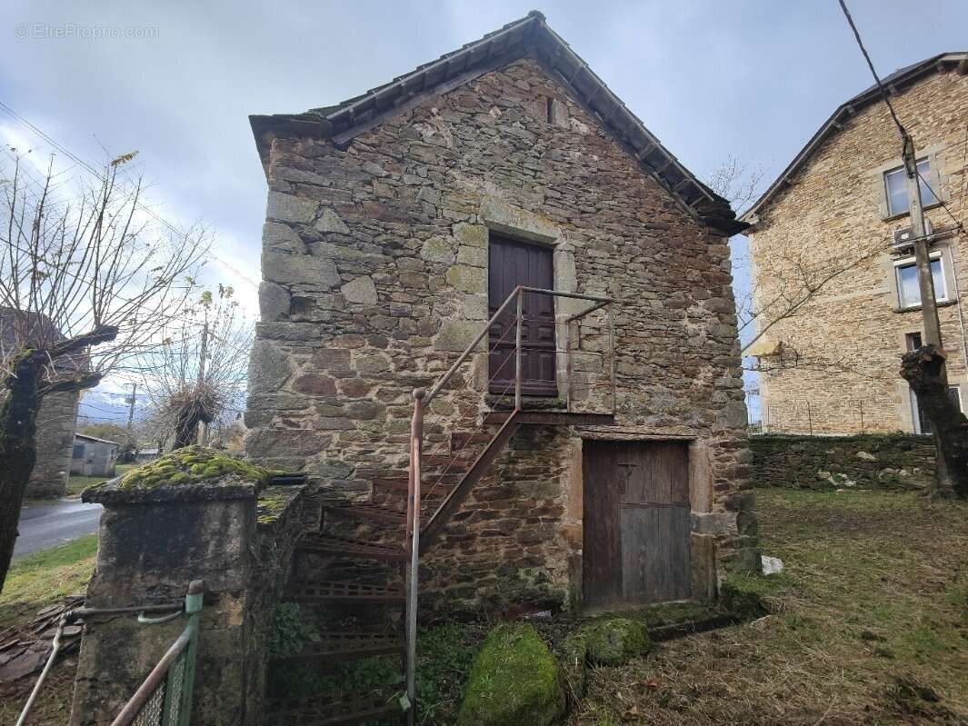 Charmante maison en pierres a renover avec dependances - photo 11