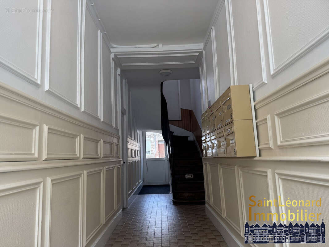 Appartement 35 m² à Fougeres  - photo 2