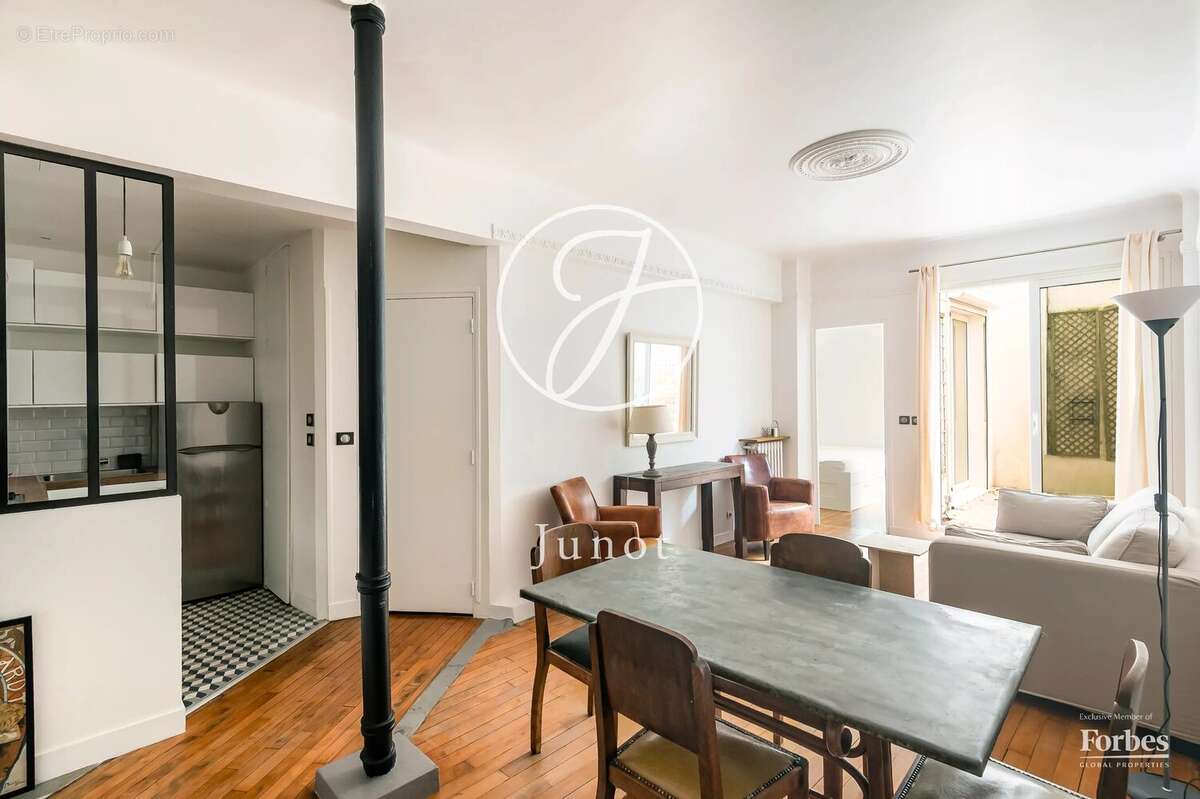 Paris 18e - BACHELET - Appartement à vendre - 2 pièces - 46,44m² Carrez - 1 chambre - Terrasse 7,12m². - photo 2