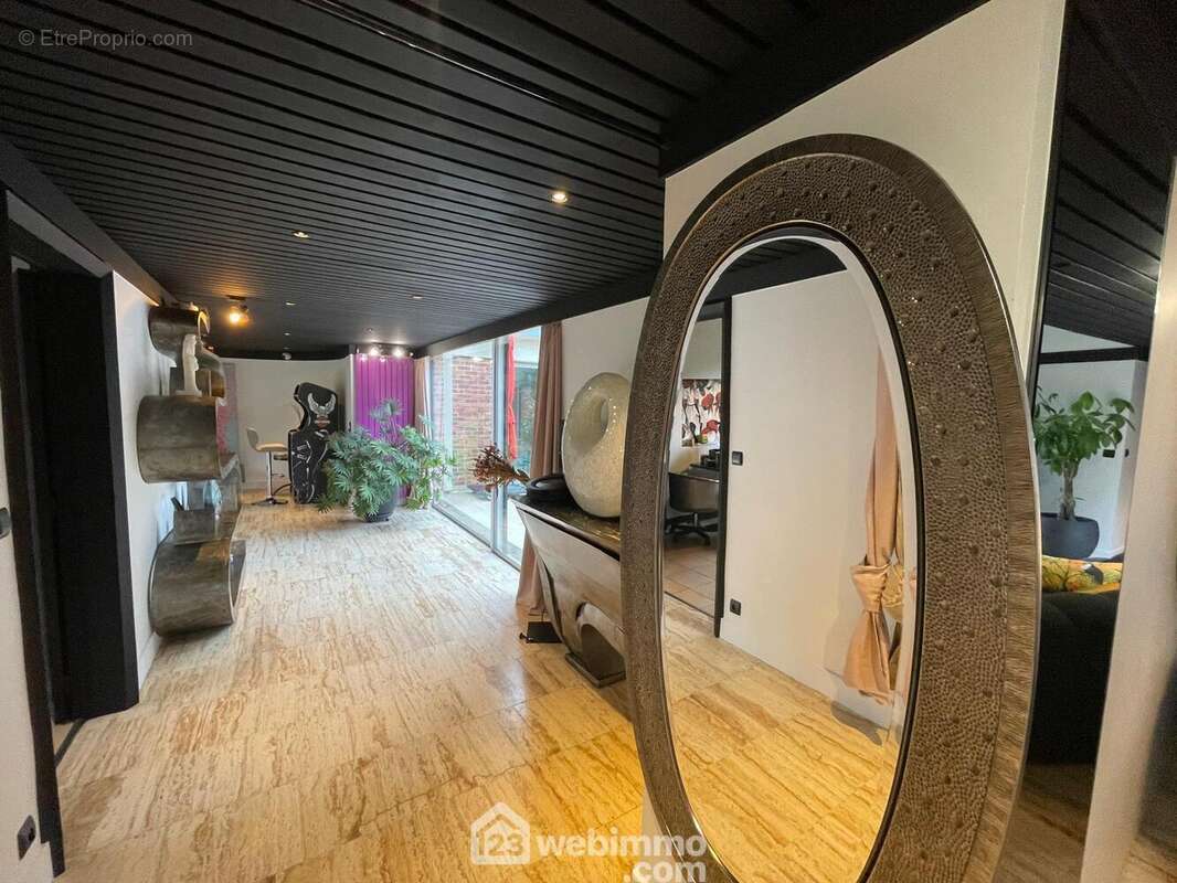 Maison 308 m² à Cuts  - photo 14