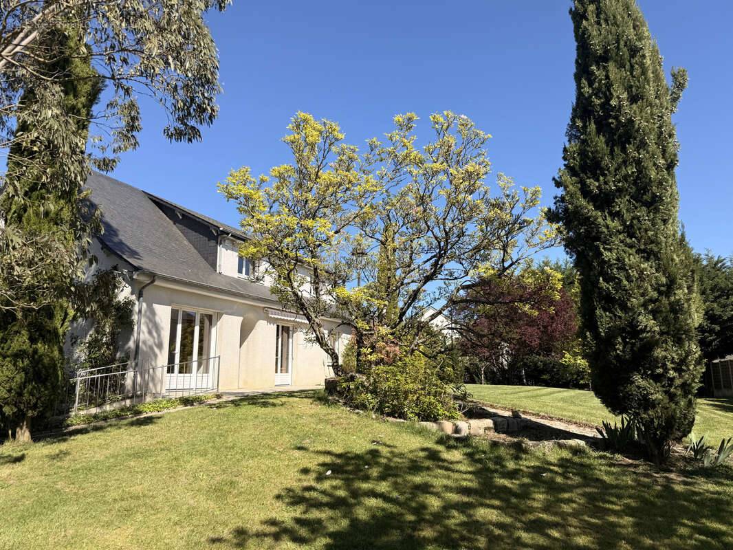 Maison à SAINT-PRYVE-SAINT-MESMIN