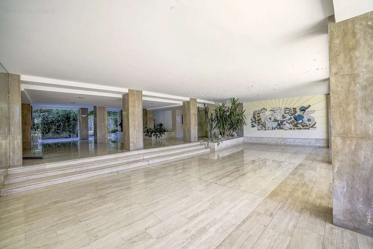 Cannes, Basse Californie - Appartement 4 pièces vue mer  111 m² - photo 10