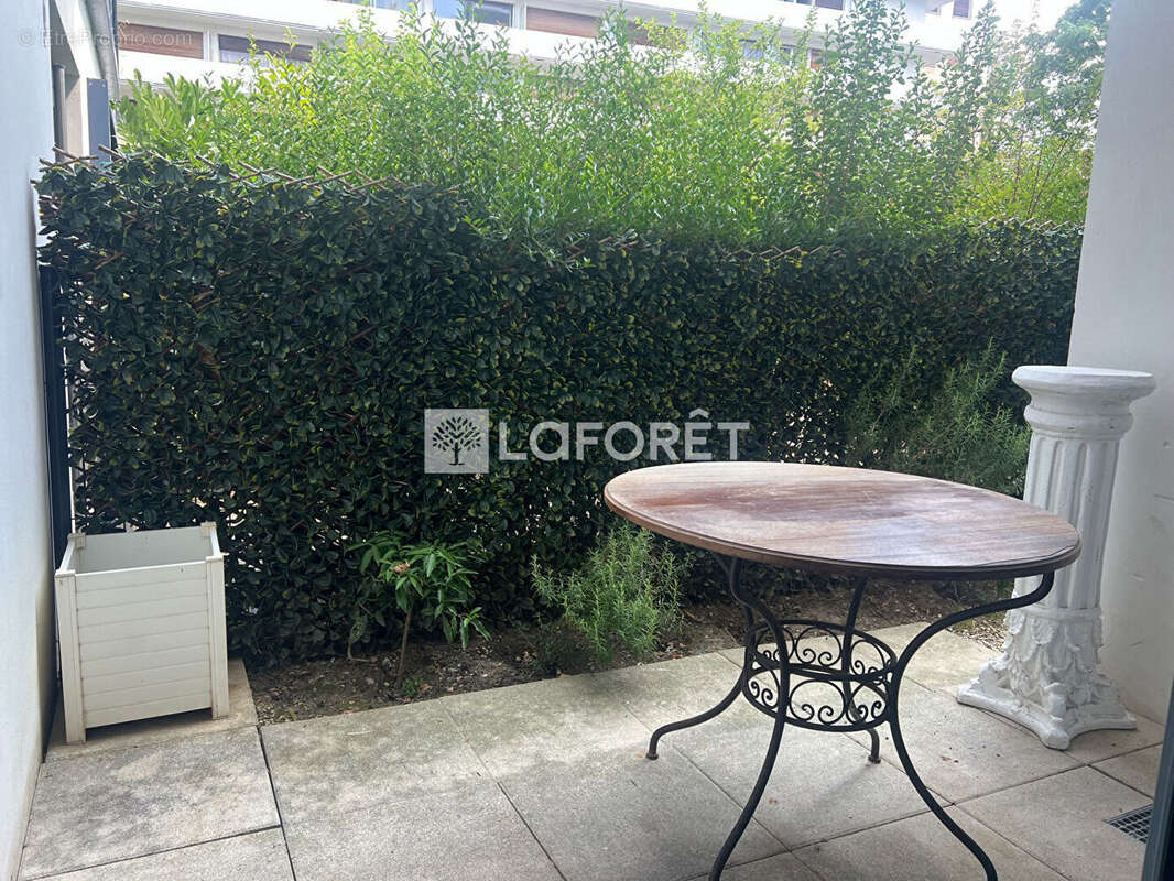 Saint Cloud 2P 49 m²,  terrasse, cave et parking - photo 2