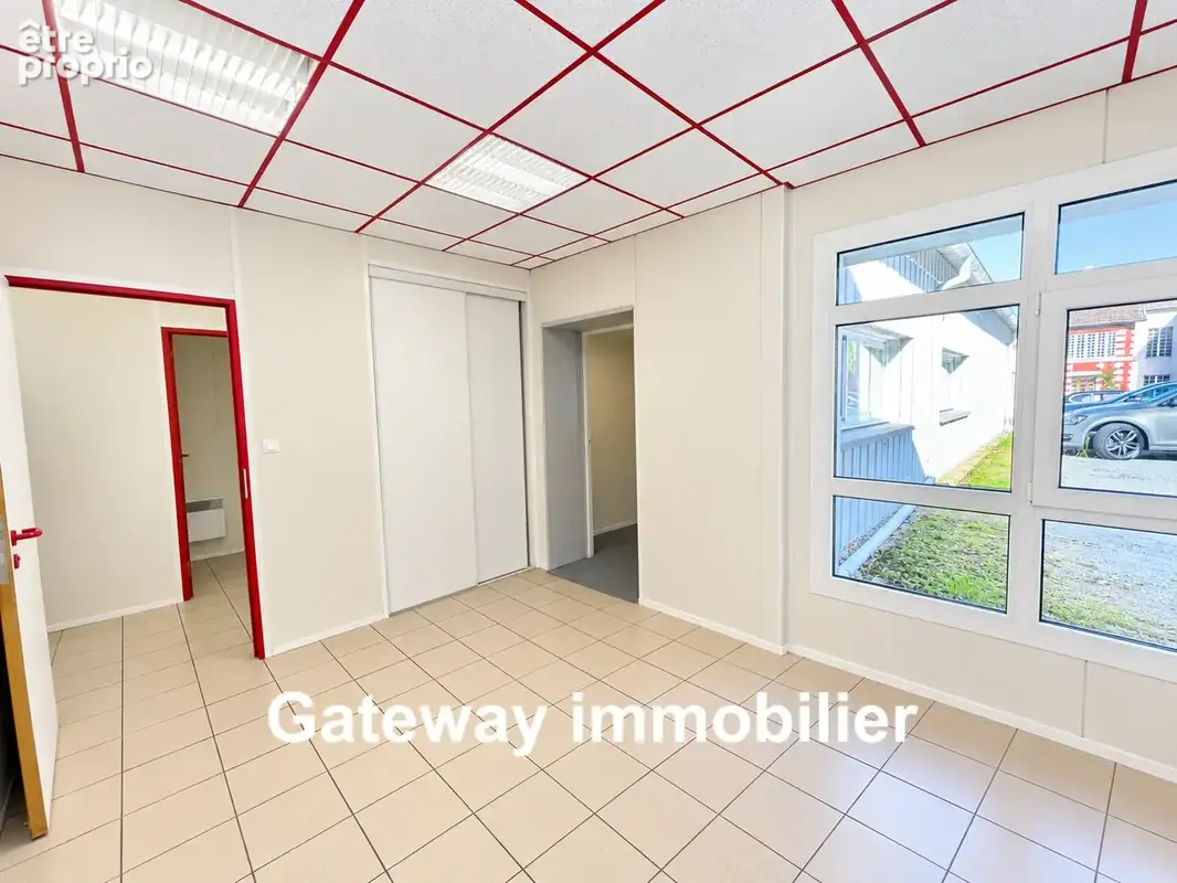 A vendre ensemble immobilier entrepôts/bureau 3346m2 à 03300 cusset - photo 5