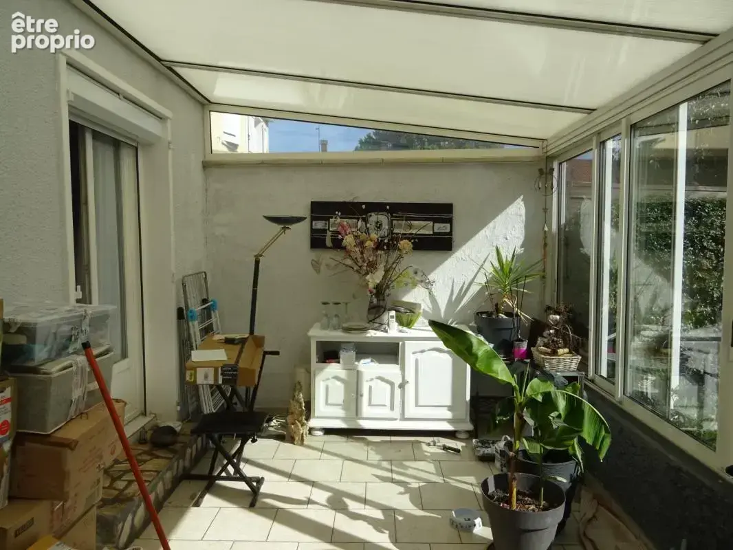 Limoges nord belle maison mitoyenne des deux cotes sans travaux 3/4 chambres cuisine equipee plus une veranda - photo 6