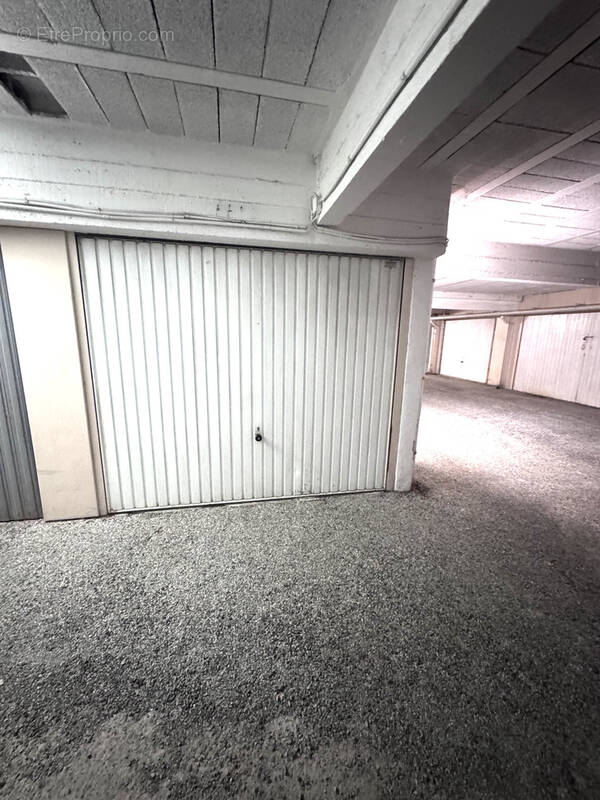 Parking à LA VALETTE-DU-VAR