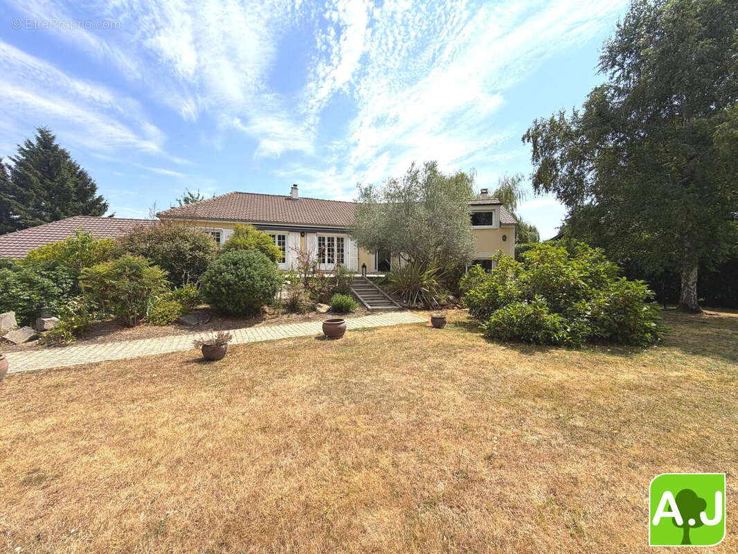 Maison 200 m² à Houdan  - photo 2