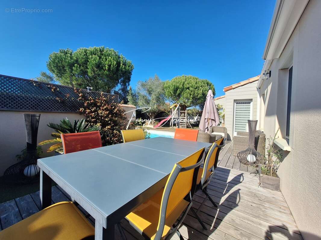 Maison à CHAMPAGNE-LES-MARAIS