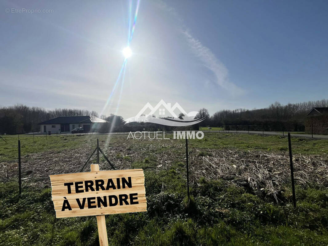 Terrain à AIRE-SUR-LA-LYS