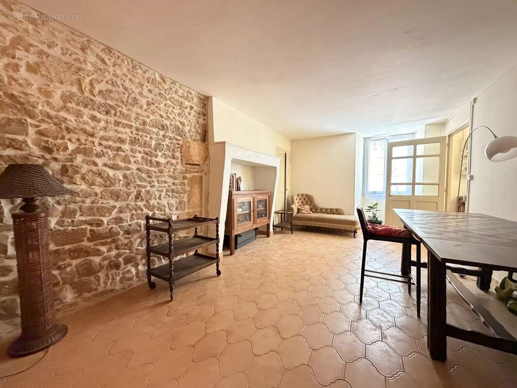 Charmante maison de caractère au cœur du village prisé de Verteuil-sur-Charente - photo 3