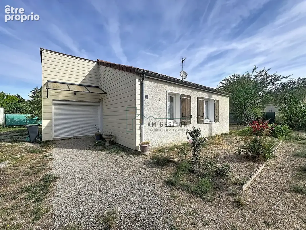 Maison de plain-pied avec jardin dans le centre de Bellac - photo 1