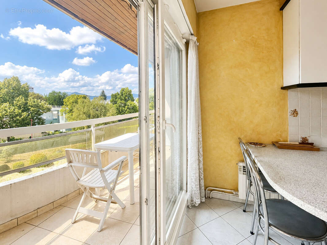 Grand T3 traversant de 79,39 m2 (loi Carrez) avec vue ! - photo 8