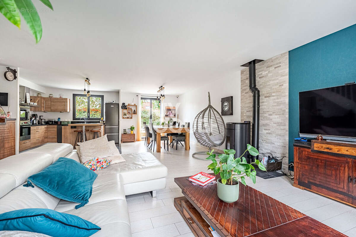 Maison à VOISINS-LE-BRETONNEUX