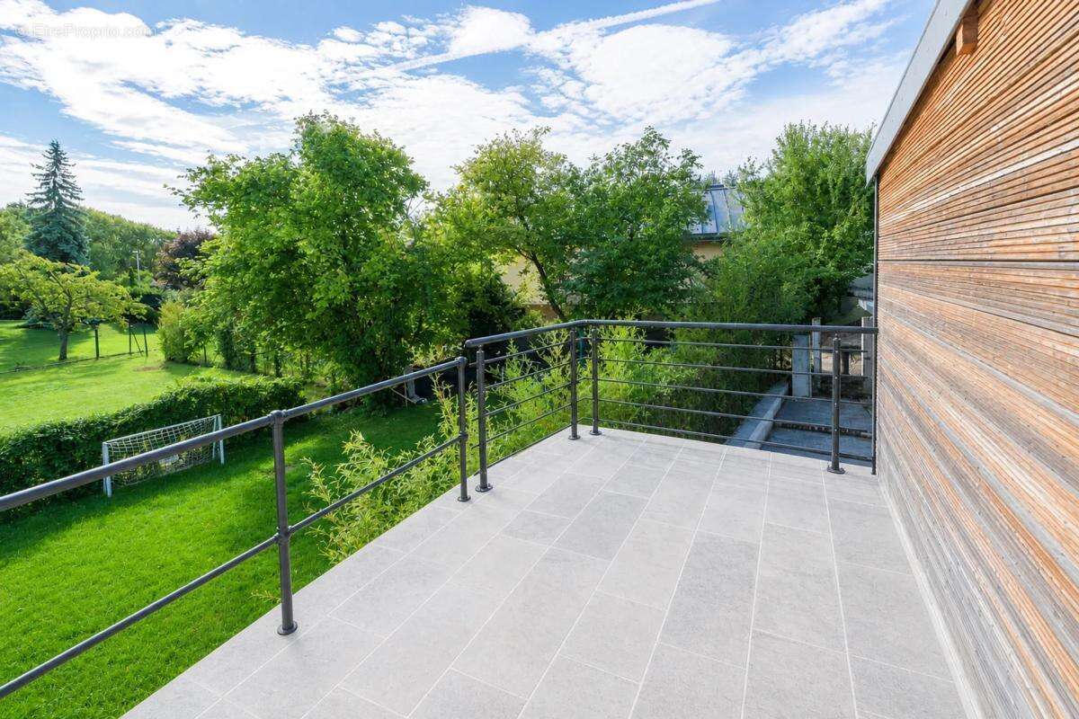 Maison rénovée 102 m² – 3 chambres, terrasse – Le Pecq, à 200 m - photo 2