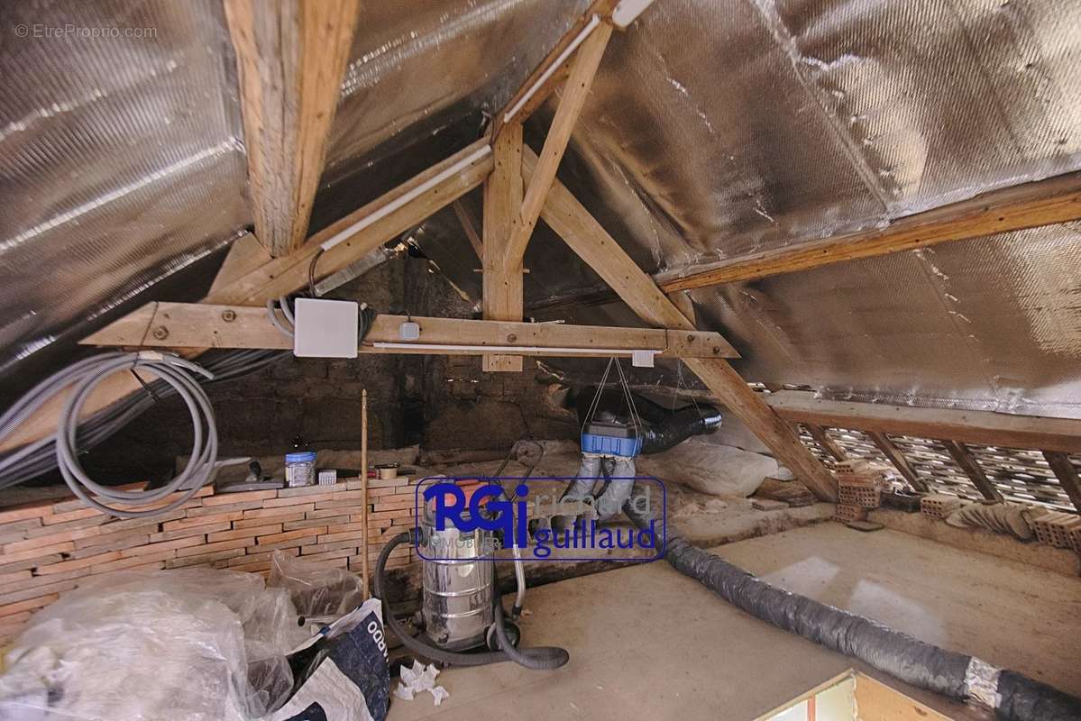 Maison à SAINT-DIDIER-DE-LA-TOUR