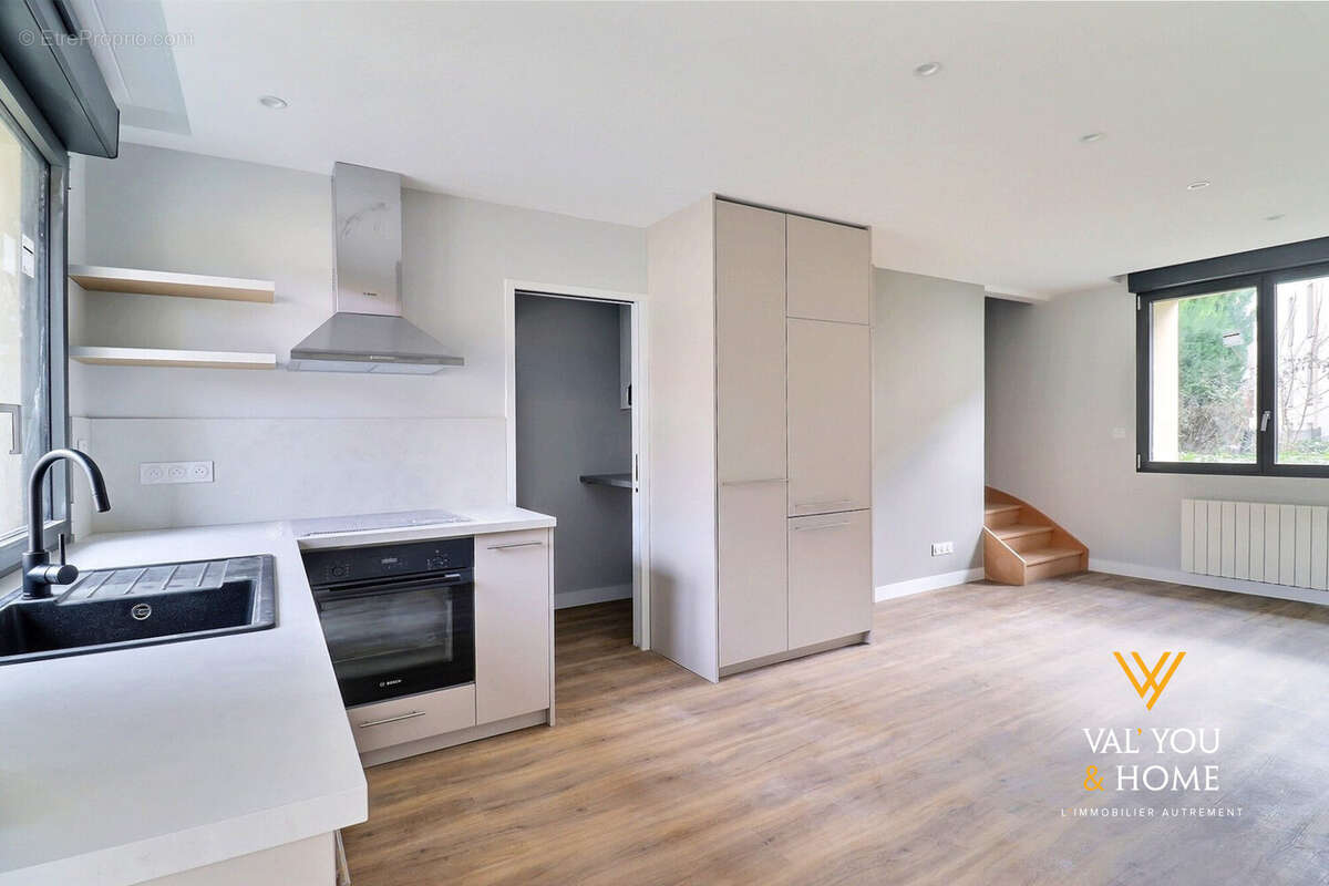 Appartement à LA TOUR-DE-SALVAGNY