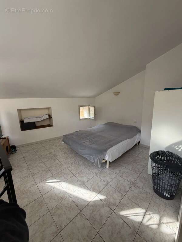 Appartement à PUGET-THENIERS