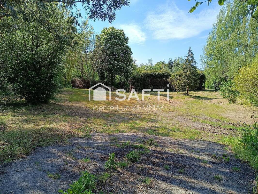 Photo 1 - Terrain à MESLAY-DU-MAINE