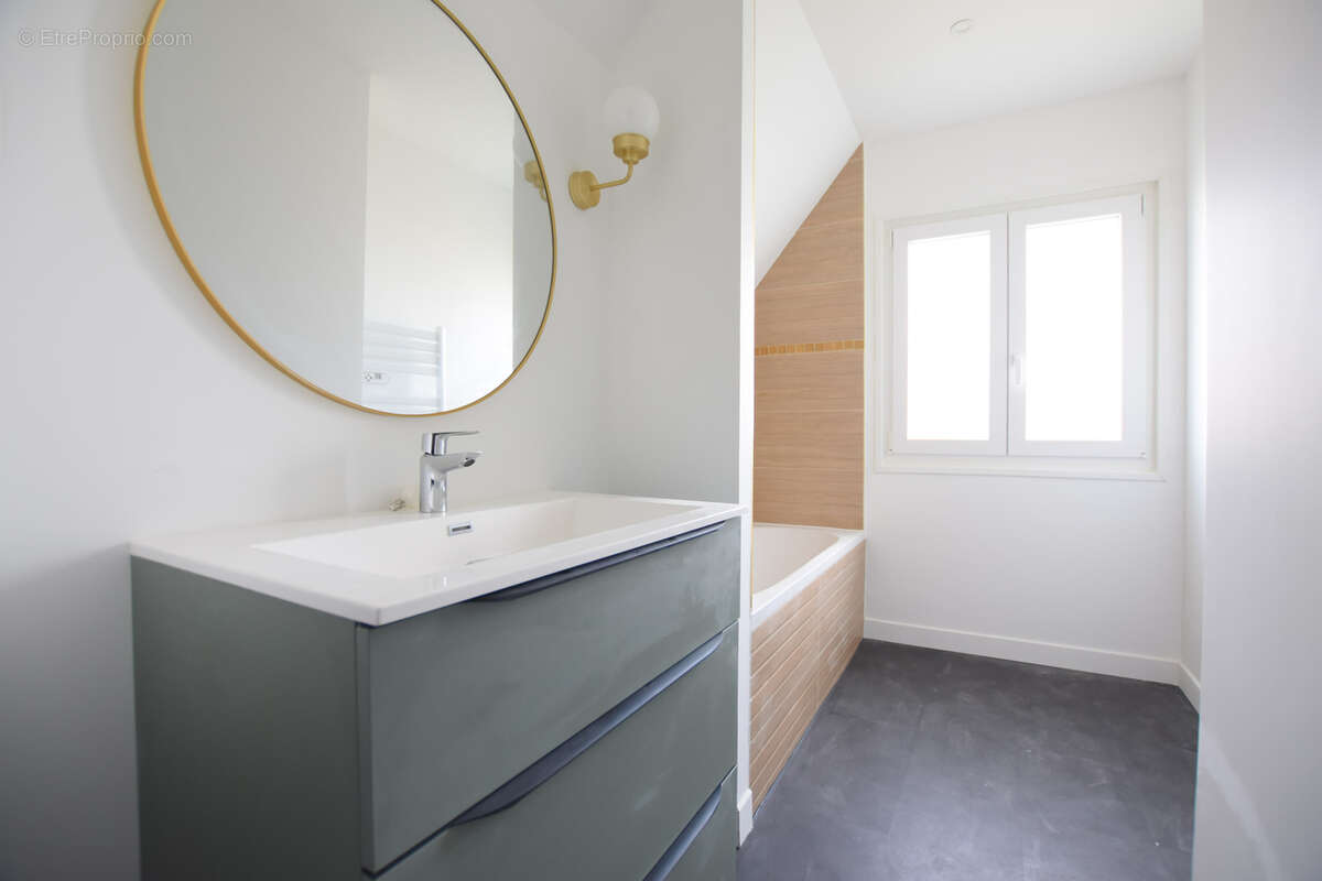 Maison à LES ESSARTS-LE-ROI