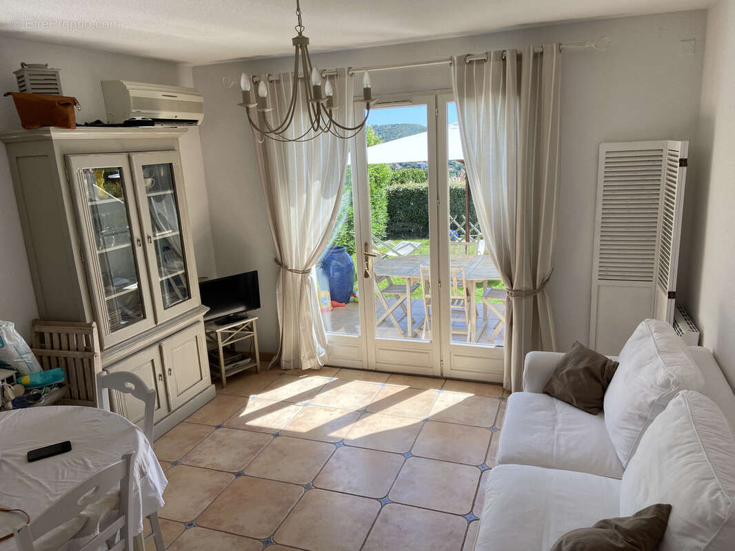 Maison à ROQUEBRUNE-SUR-ARGENS