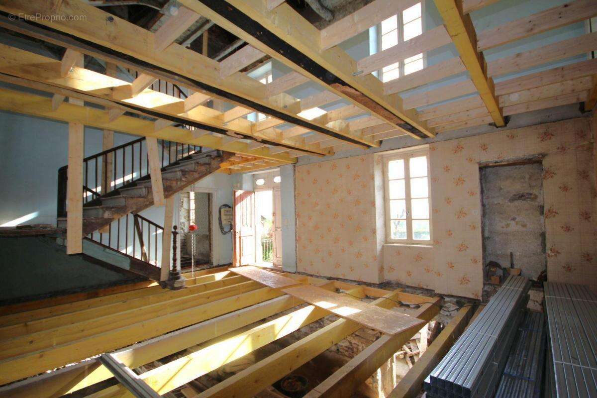 Maison à LA SALVETAT-PEYRALES