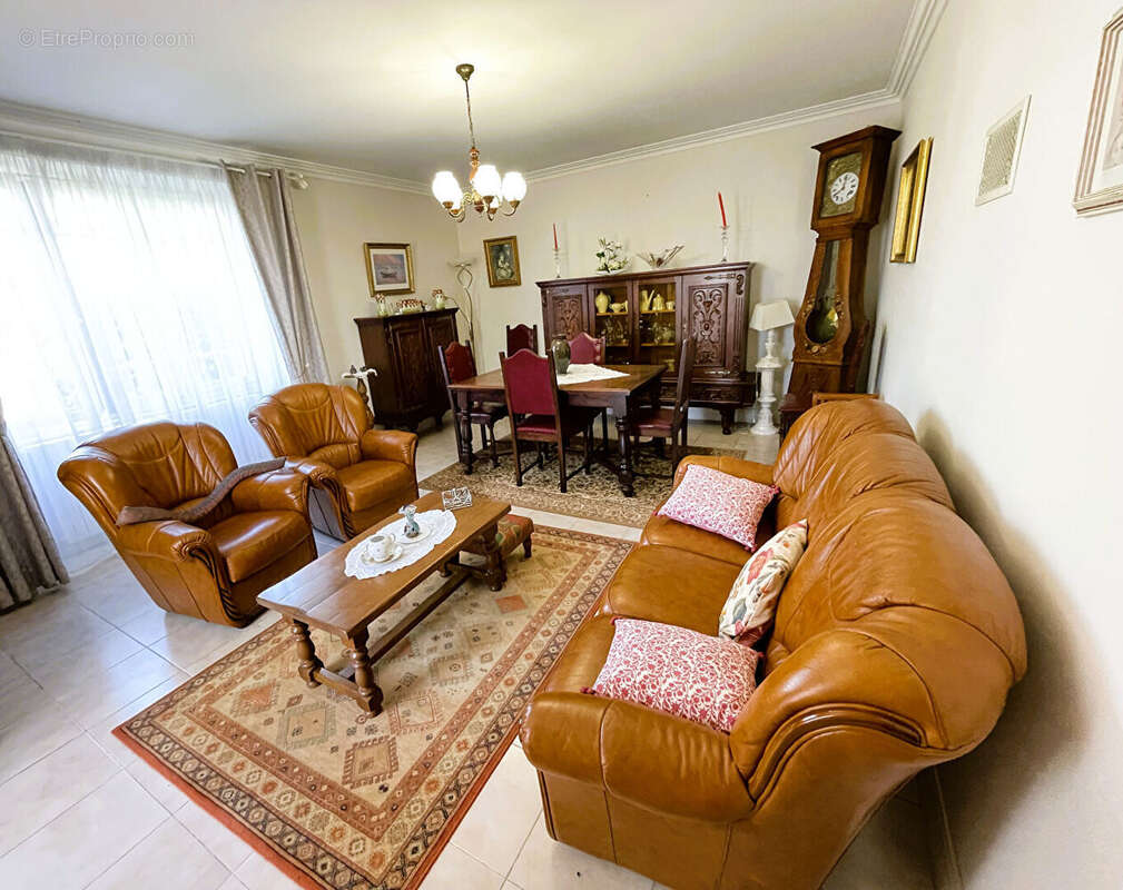 Maison en pierre 1833 de plain-pied avec dépendances - photo 12