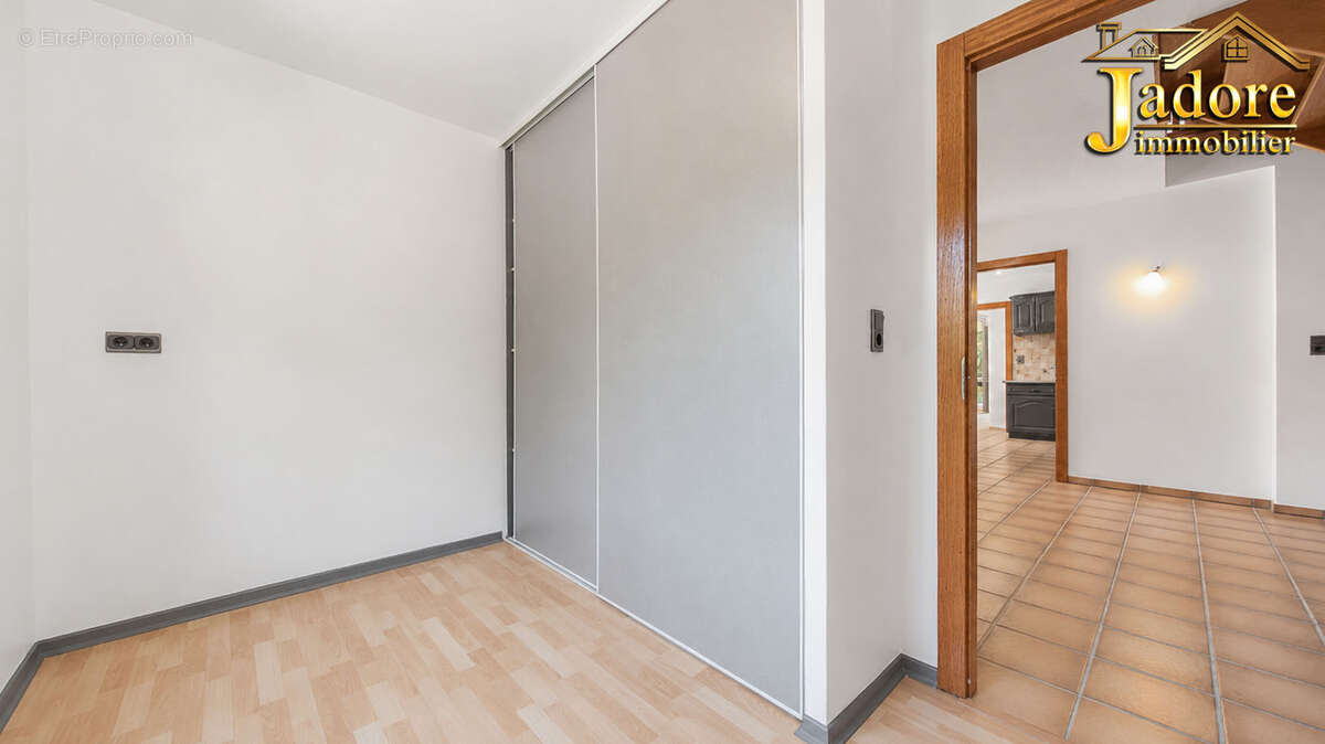 Grande maison familiale secteur calme - photo 21