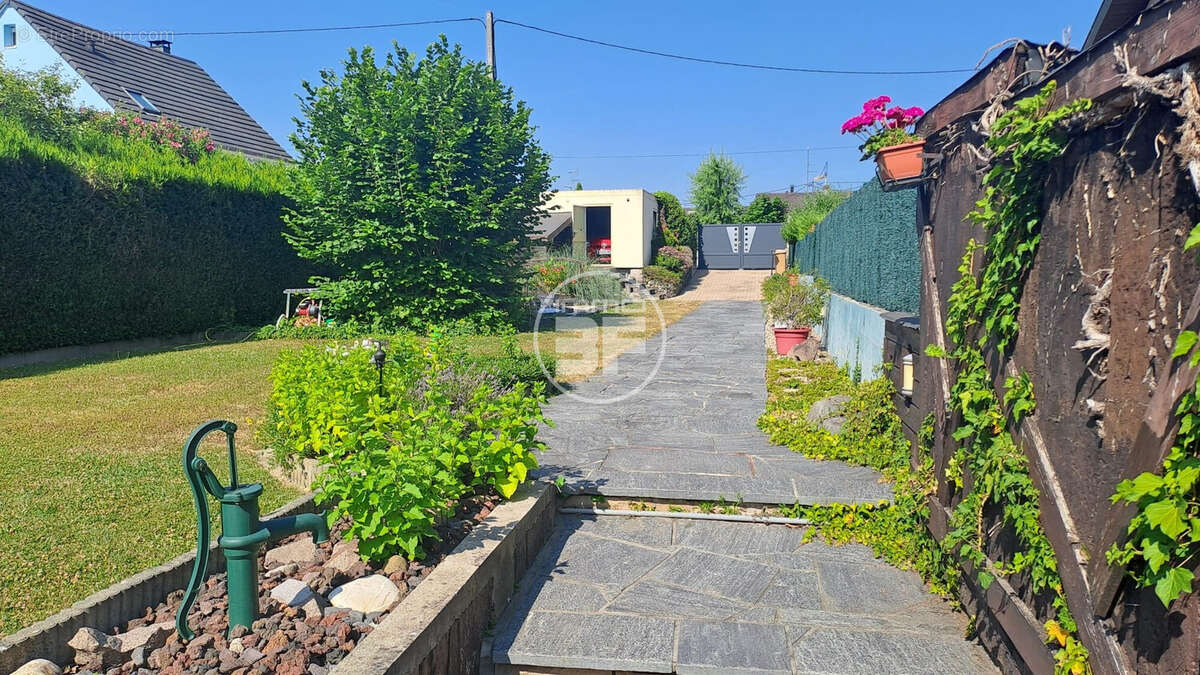 Maison à VILLAGE-NEUF