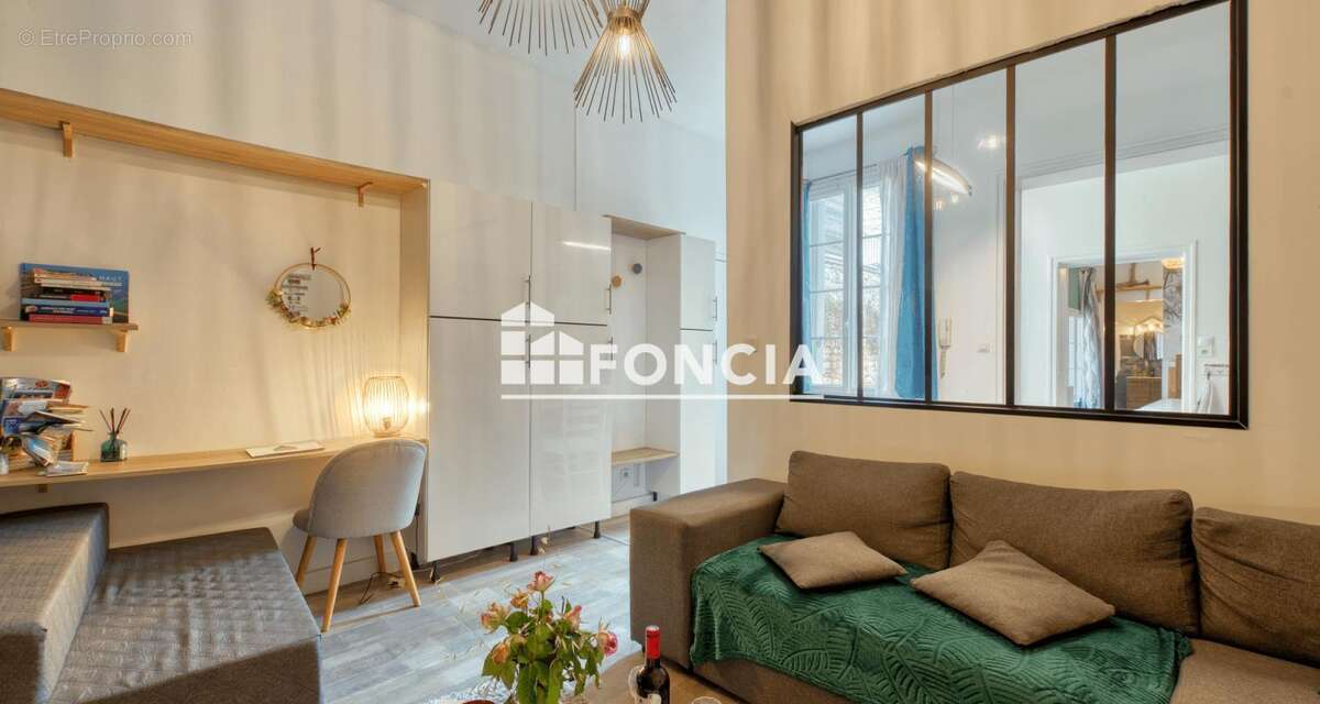 Hyper-centre, appartement en fond de cour - photo 2