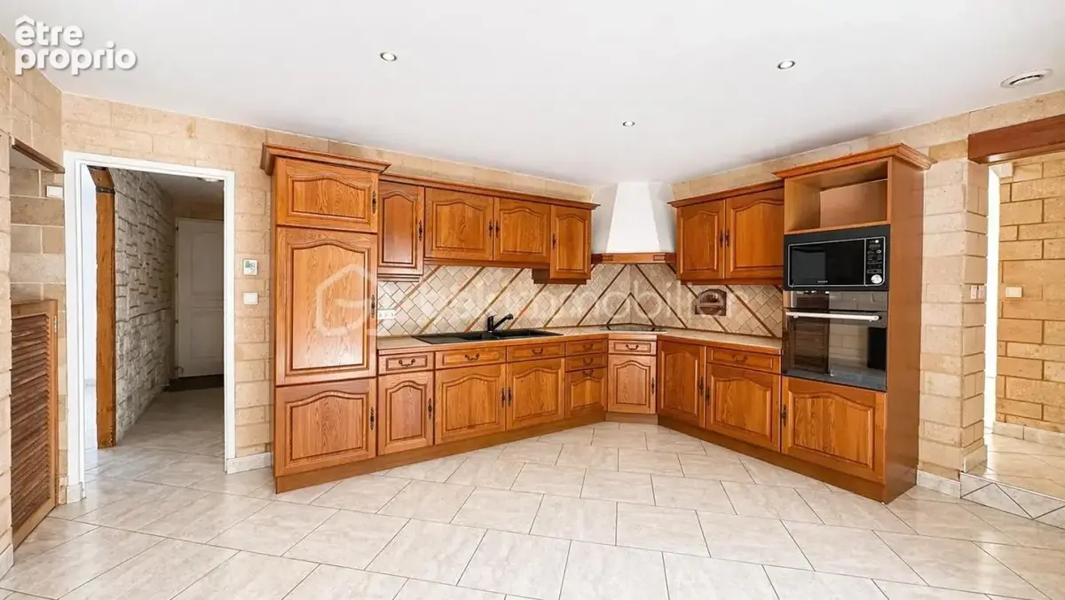 Magnifique maison familiale avec piscine – Calme absolu à 20 km de Paris - 240 m² habitables - photo 3