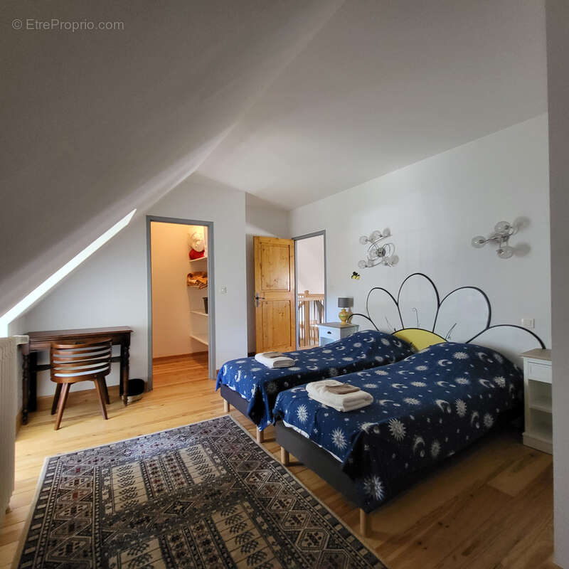 Maison en pierres mitoyenne d'un côté. - photo 17