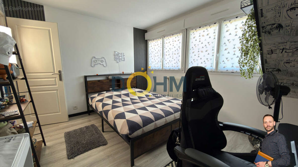 Maison semi-mitoyenne - 121m2 - 5 pièces - 4 chambres - photo 8