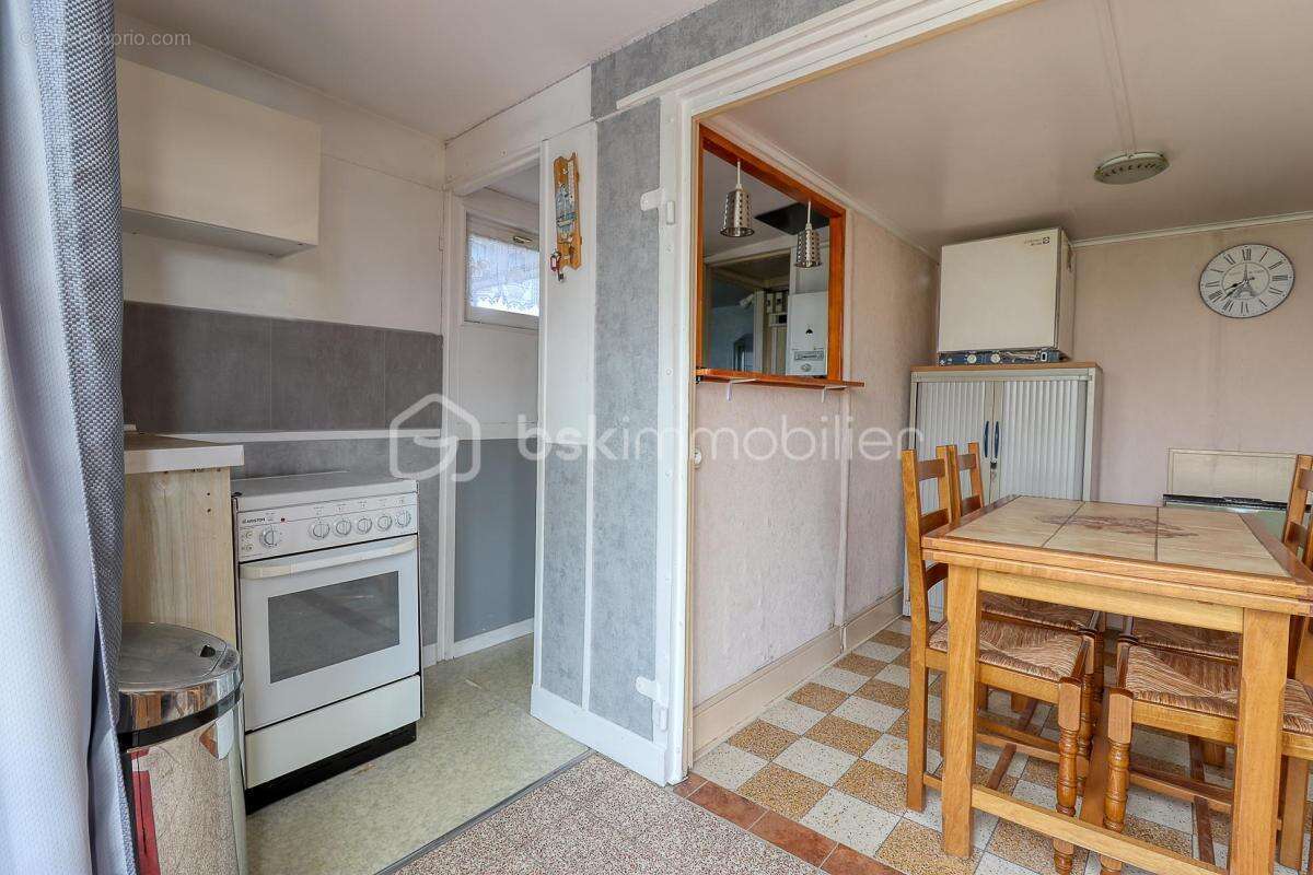 Terrain de loisirs avec bungalow et ponton - photo 7