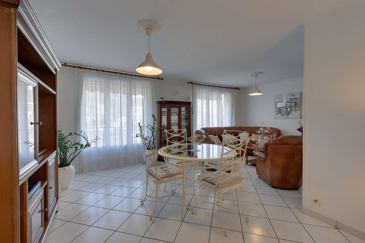 Appartement à LE PONT-DE-CLAIX