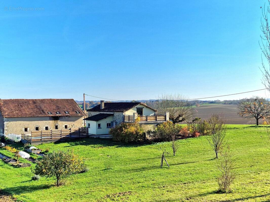 Maison à SERRES-ET-MONTGUYARD