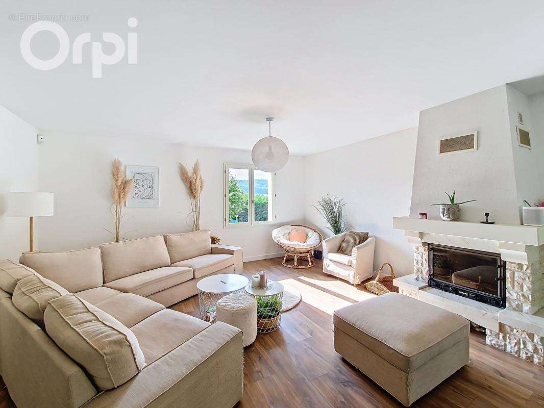 Maison à MONNETIER-MORNEX