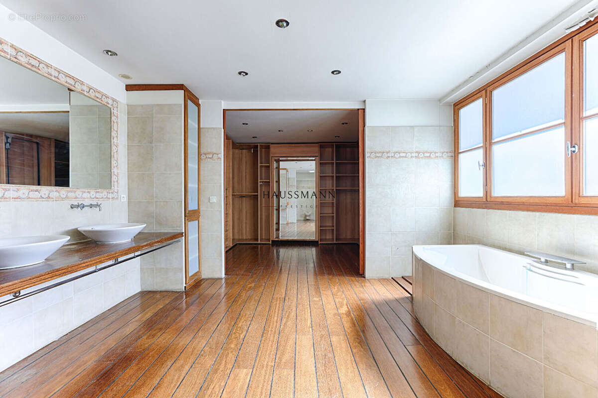 Maison à PARIS-17E