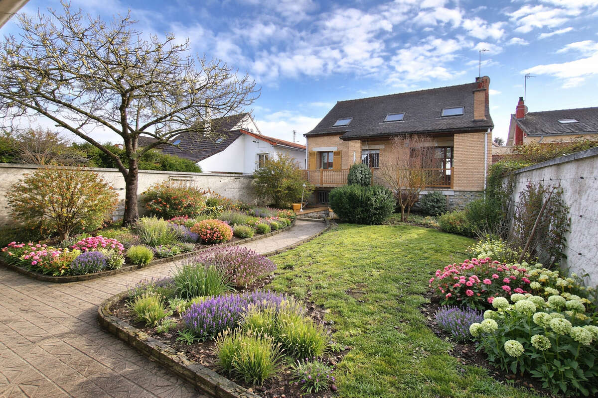 Maison 6 pièces avec dépendance - photo 18
