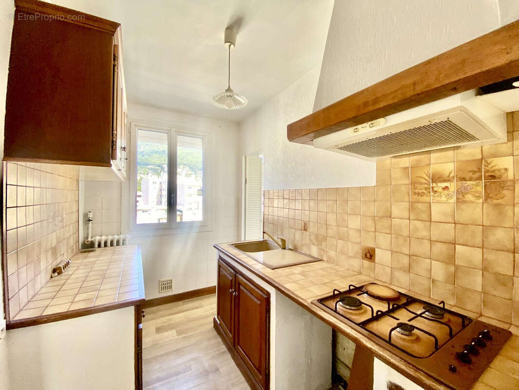 Toulon - Brunet : Appartement T4 avec balcon et parking - photo 4