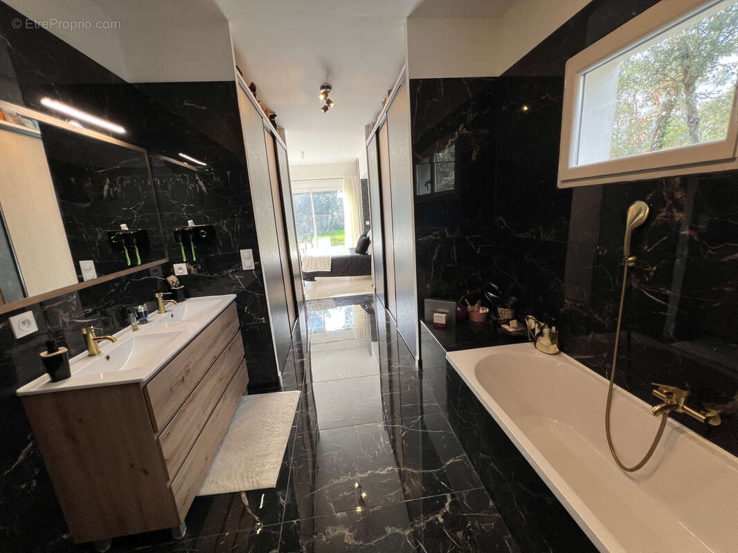 Maison à SILLANS-LA-CASCADE