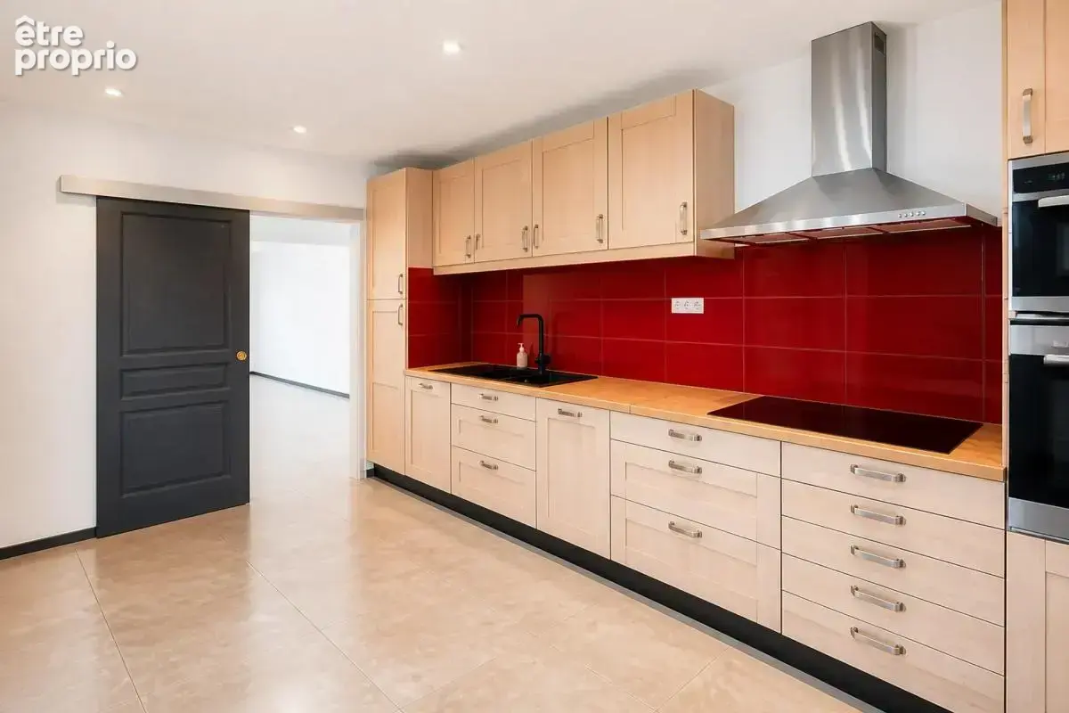 Maison de 6 pièces de 130 m² à Lapeyrouse-Mornay - photo 9